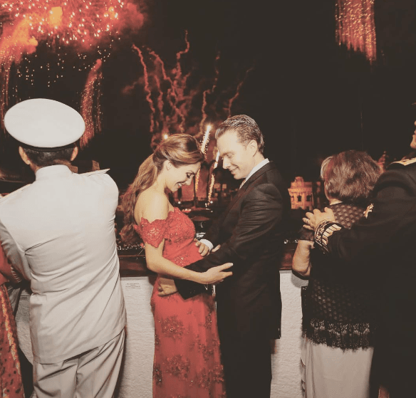 Este pequeñito sí que está recibiendo amor por montones.