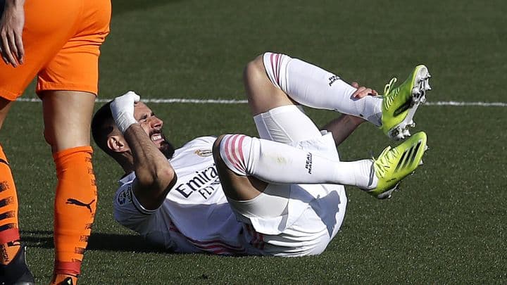 ¡KO! Benzema no jugará en la Champions League por lesión