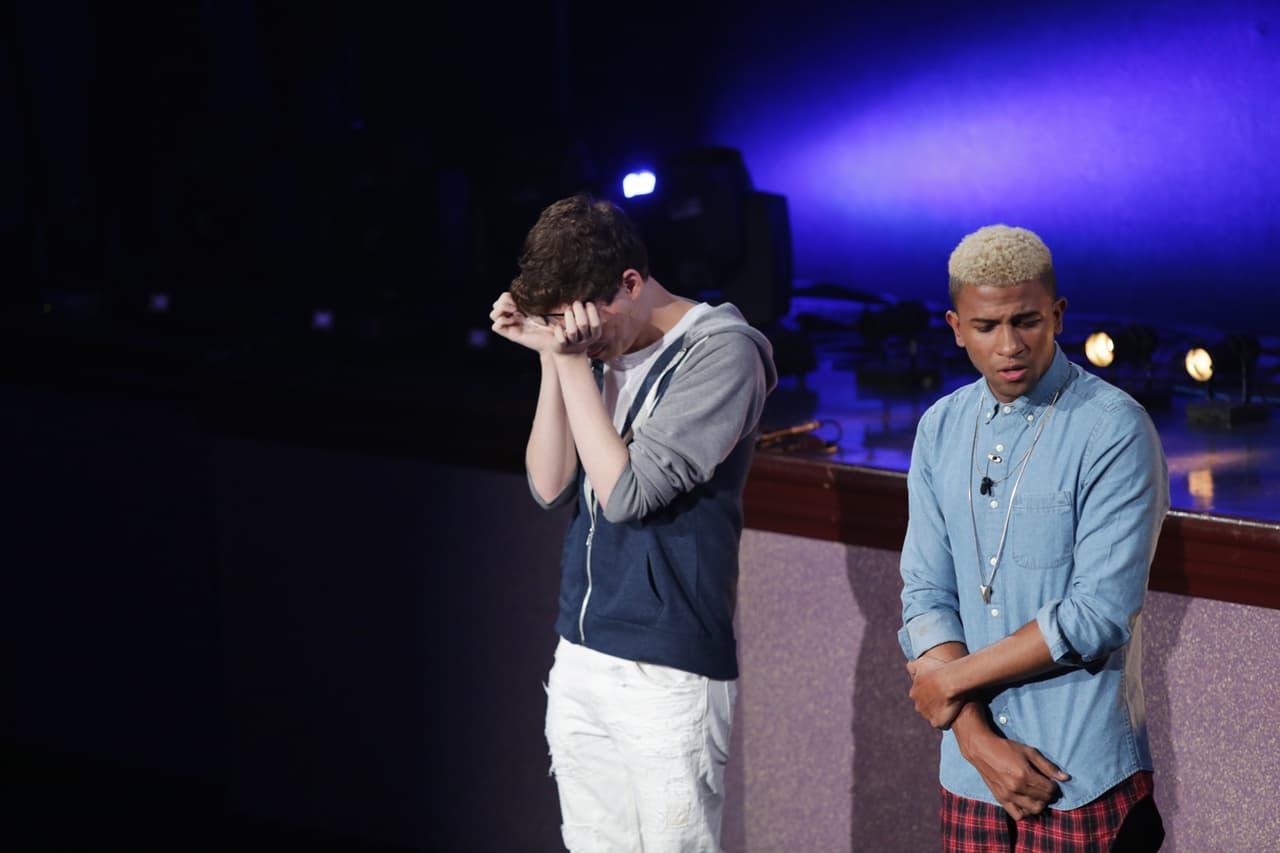 Kevin nos enamoró cuando Laura cantó con él en las audiciones de Miami Beach. Sin embargo, nadie se imaginó que se retiraría de la competencia.