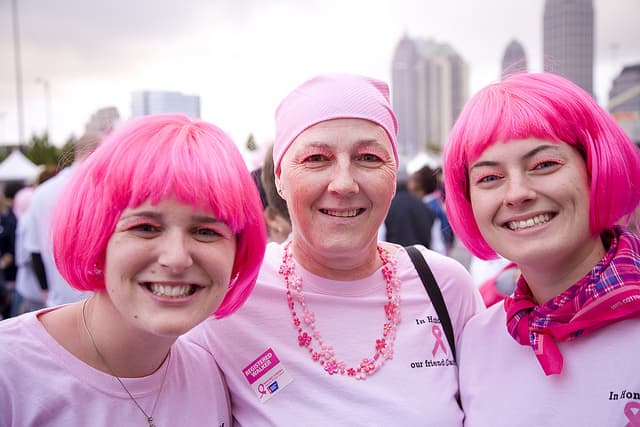 Carrera contra cáncer de seno