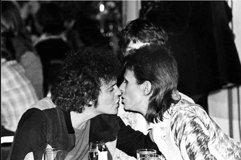 ¿David Bowie se da un beso con Lou Reed?