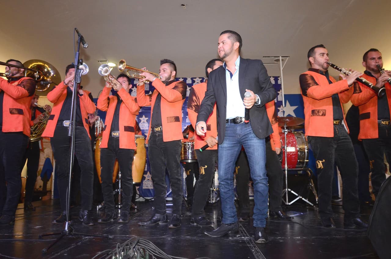 "Como el amigo que fue, le aconsejaría que pusiera los
<b>pies sobre la tierra </b>y que abrazara lo que tiene".