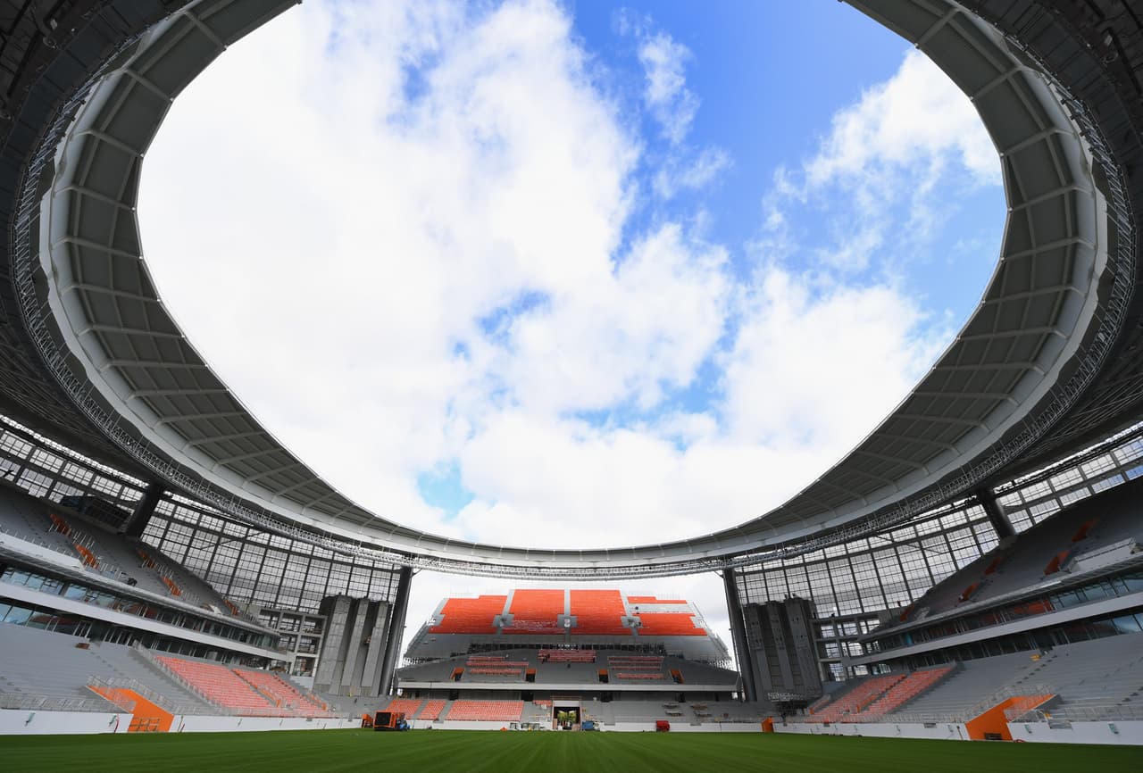 Este estadio fue construido en 1957 y los primeros eventos deportivos que albergó fue la Copa del Mundo de Patinaje de Velocidad en 1959.