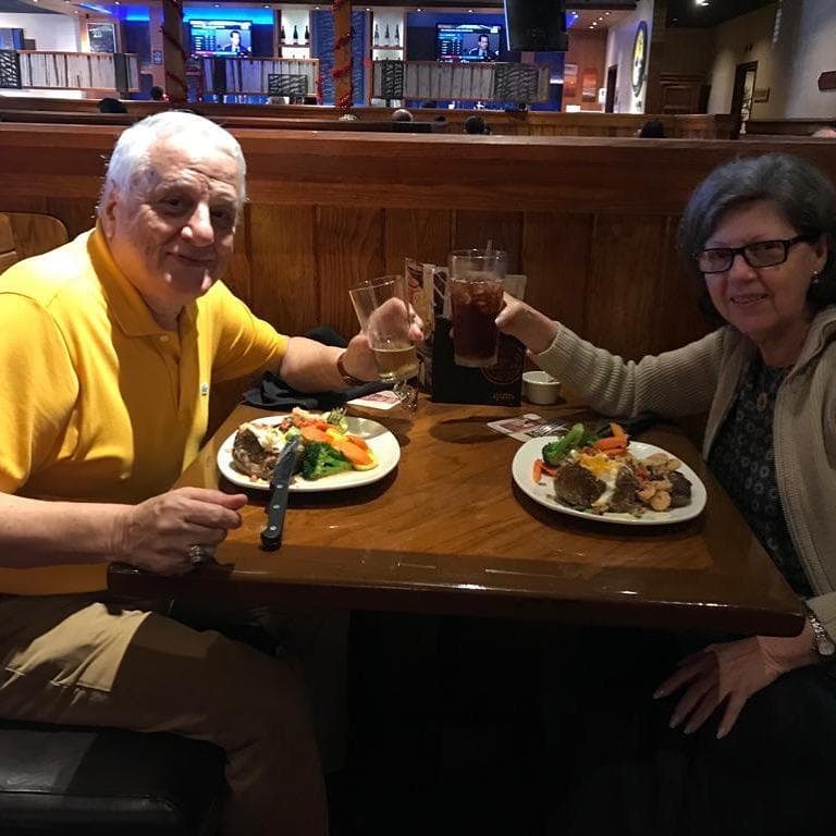 Actualmente, Raúl González y su familia atraviesan una difícil situación debido al cáncer de su padre, pero a pesar de ello se encuentran positivos ante la vida.