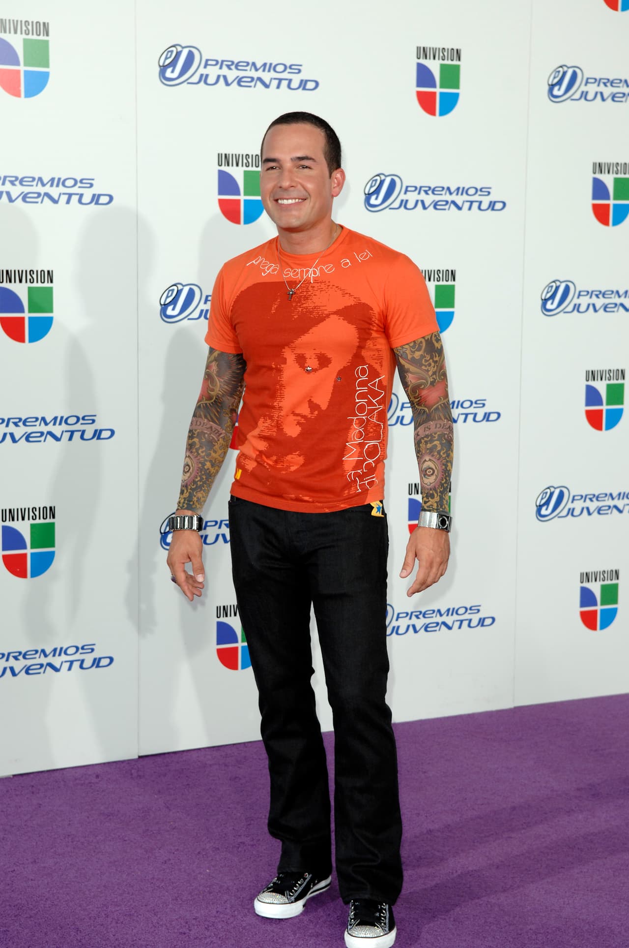 Para 2007 se present贸 con esta playera naranja con la imagen del rostro de la Virgen de Guadalupe.