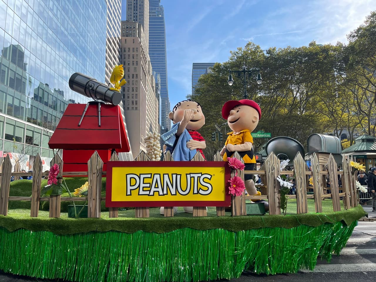 Charlie Brown y sus amigos también fueron parte del desfile.