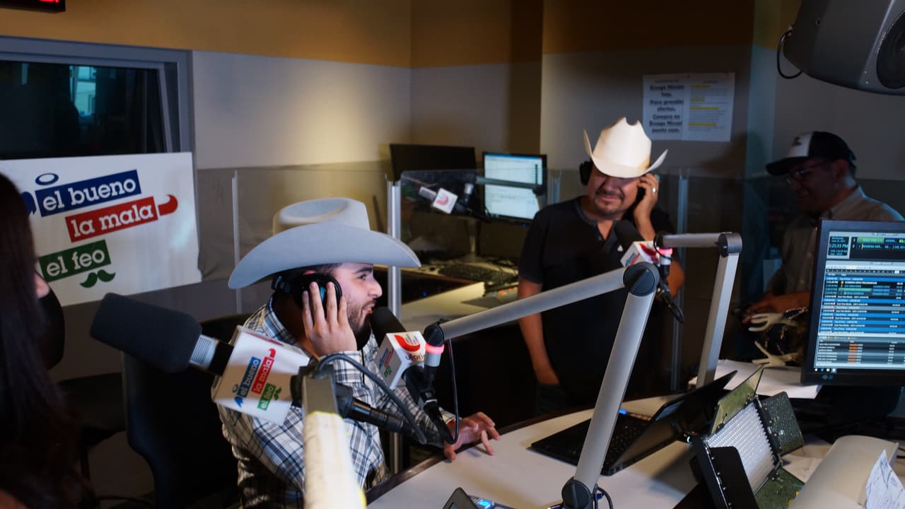 Carla Medrano enamoró a Gerardo Ortiz durante la entrevista del artista con 'El Bueno, La Mala y El Feo'.