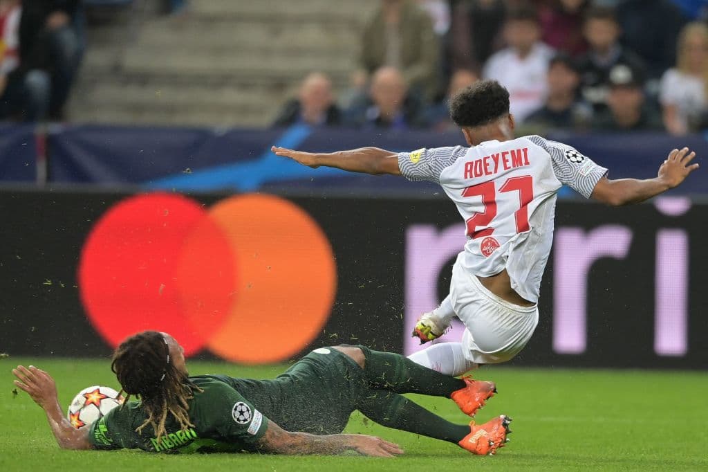 RB Salzburg se impone ante el Wolfsburg 3-1 durante la tercera fecha de la UEFA Champions League. Karim Adeyemi abrió el marcador para los locales a los pocos minutos del encuentro, pero Lukas Nmecha igualaba las cosas al 15’. Ya en la segunda mitad Noah Okafor, con doblete, aseguró el triunfo.