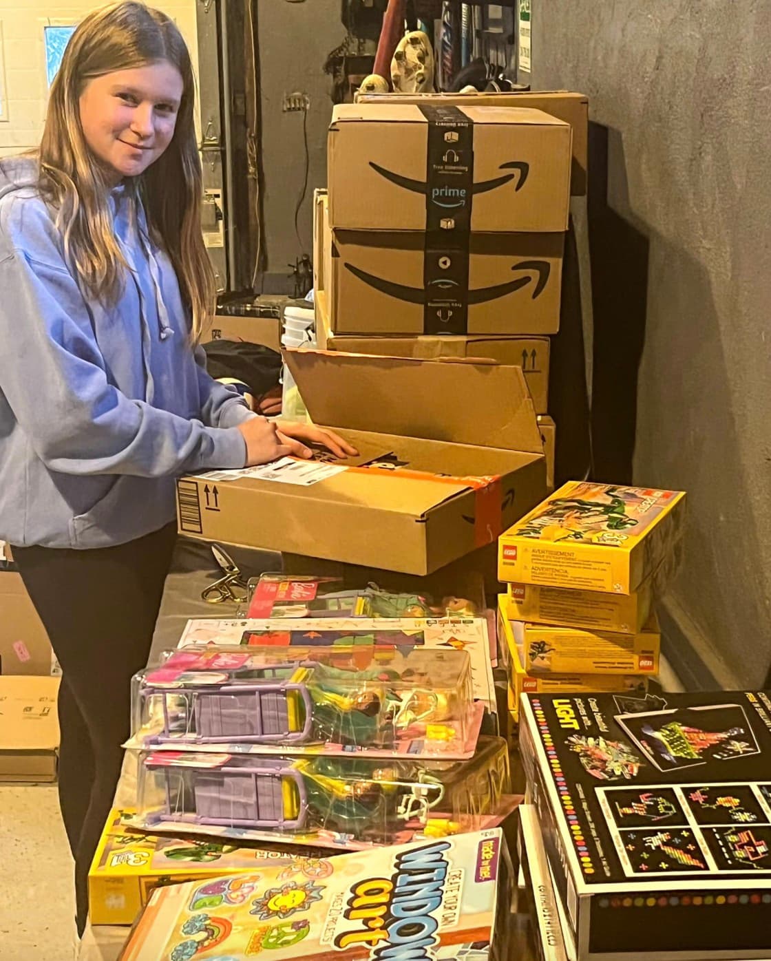 <b>BMW de Bakersfield</b>
<br>Día: Miércoles 7 de diciembre
<br>Hora: 16 a 19 hrs.
<br>Dirección: 5400 Gasoline Alley Dr, Bakersfield, CA 93313.
<br>
<br>Se invita a la comunidad a llevar juguetes sin envolver al concesionario mientras escuchan música y se toman fotos con Santa Claus.
<br>