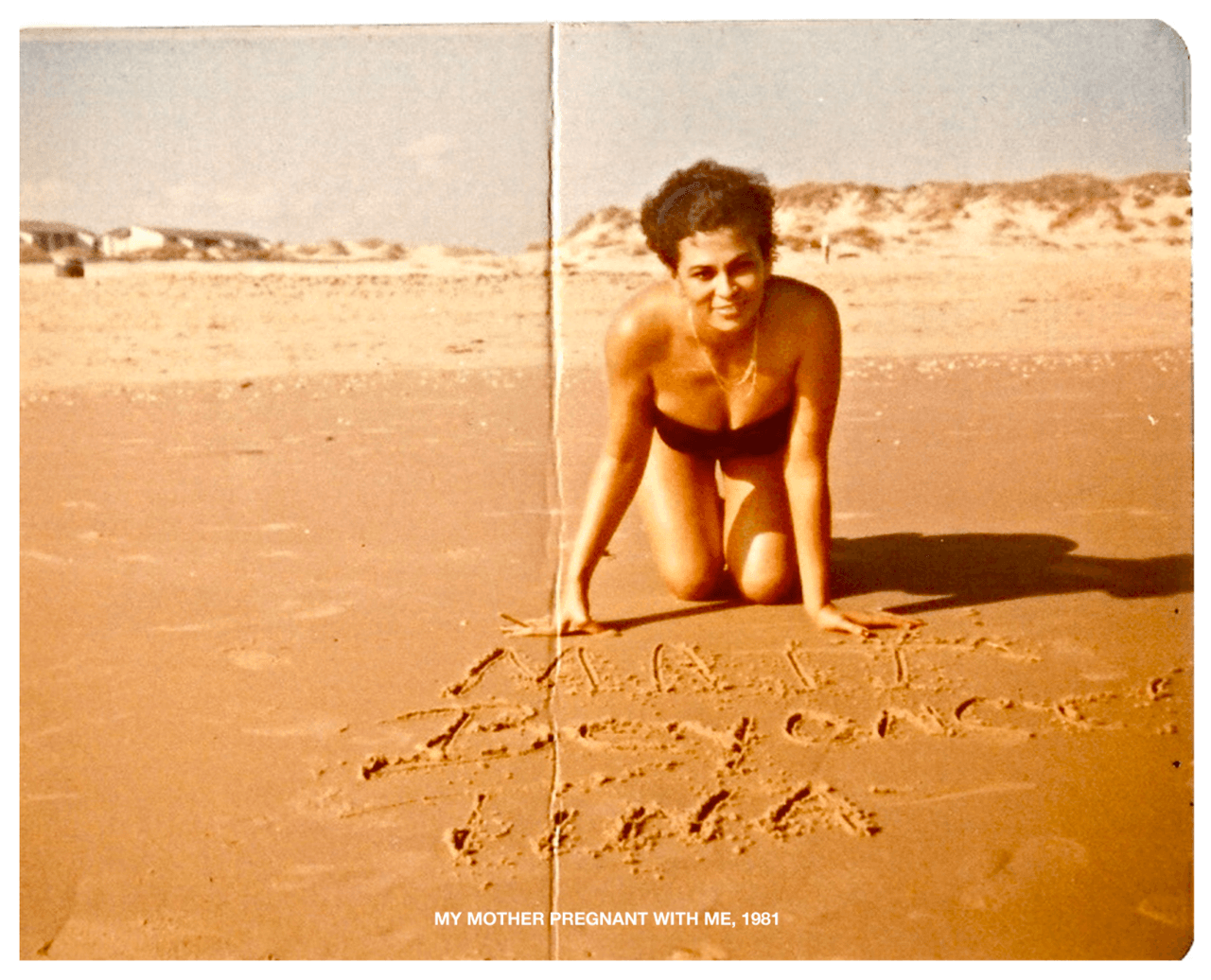 "Mi mamá embarazada de mí, en 1981", escribió Beyoncé. "¿Se sentiría como yo me siento ahora?"