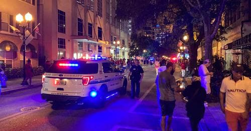 Pánico durante espectáculo de fuegos artificiales de Lake Eola en Orlando por presuntos disparos