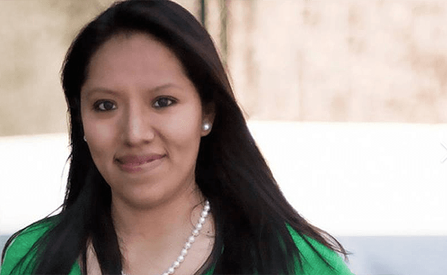 Juez ordena devolver los beneficios de DACA a joven dreamer a la que se los retiraron sin explicación