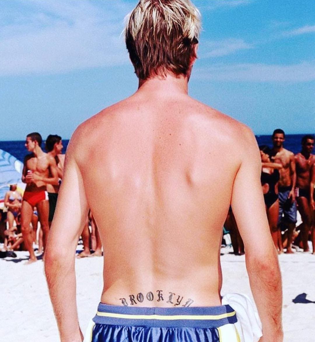 El famoso futbolista y modelo se ha tatuado el nombre de sus cuatro hijos por todo el cuerpo.