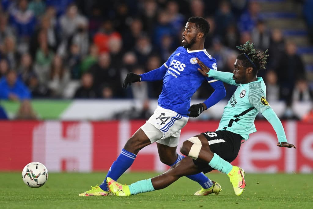 Leicester City consigue su clasificación a cuartos de final de la Carabao Cup tras derrotar, en tanda de penales a Brighton and Hove Albion (4-2). En tiempo regular, Barnes y Lookman anotaron para los 'Foxes', mientras que para los 'Seagulls' fueron Webster y Mwepu.