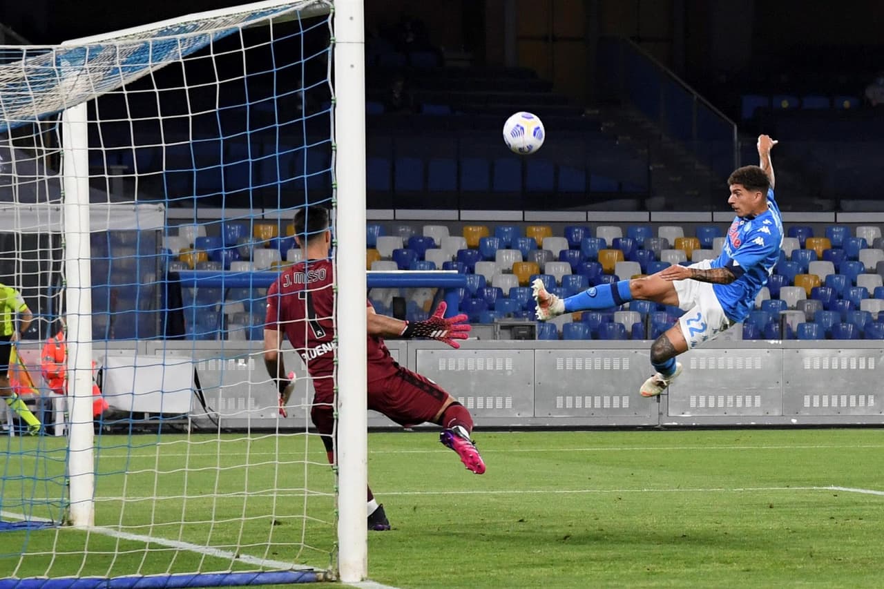 Napoli golea al Udinese en el Estadio Diego Armando Maradona 5-1 en la Serie A. Insigne, Di Lorenzo, Hirving Lozano, Fabián Ruiz y Zielinski le dieron la victoria a los locales, mientras que Stefano Okaka anotó el único tanto para los visitantes. Los de Gatusso cerca de amarrar un puesto para la Champions League.