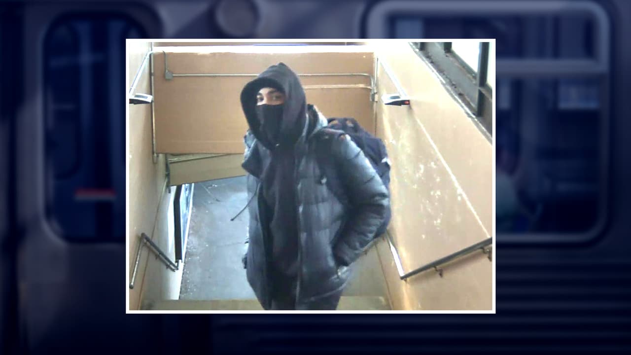 Madre reconoce a su hijo como sospechoso de robo a mano armada en Chicago y lo entrega a la policía