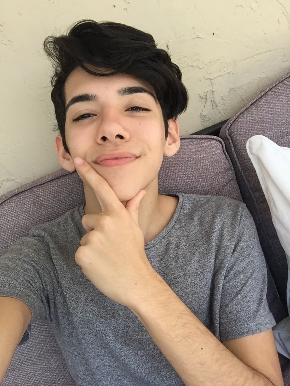 Nuestras cámaras se colaron en casa de Yoandri. El cubano nos mostró los rincones de su crib.