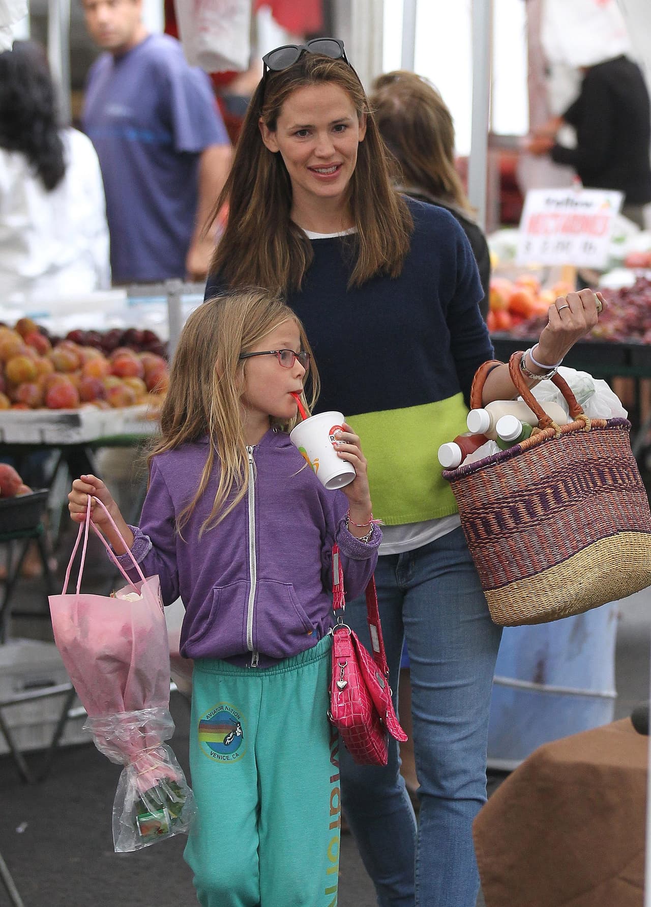 Violet, Seraphina o Sam siempre la acompañan en su vida diaria.