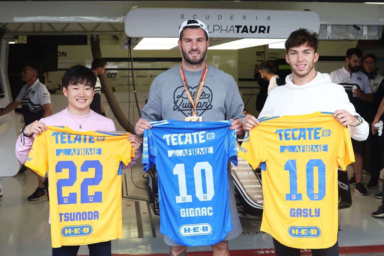 MEXICO CITY, MEXICO - OCTOBER 30: (L-R) Yuki Tsunoda of Japan and Scuderia AlphaTauri, Andre-Pierre Gignac and Pierre Gasly of France and Scuderia AlphaTauri pose for a photo prior to the F1 Grand Prix of Mexico at Autodromo Hermanos Rodriguez on October 30, 2022 in Mexico City, Mexico. (Photo by Peter Fox/Getty Images )