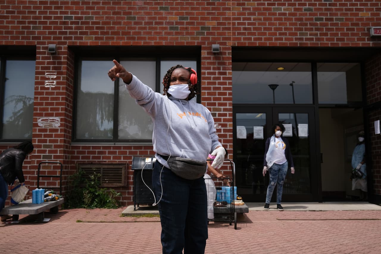 El código postal 11239, donde se ubica el complejo residencial Spring Creek Tower, es una comunidad de aproximadamente 13,000 personas. Su tasa de mortalidad por coronavirus es casi un 40% más alta que la zona con la segunda mayor tasa de mortalidad en la ciudad, según un análisis del diario
<i>The New York Times.</i>