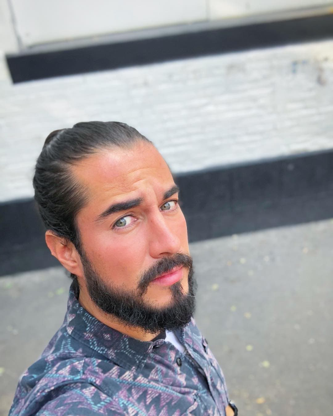 Josué, el padre del único hijo de Michelle Renaud, reapareció en su cuenta de Instagram, tras casi un mes de ausencia, el mismo día en que la actriz anunció que estaba profundamente enamorada de quien fuera su pareja en la telenovela 'Las hijas de la Luna'.