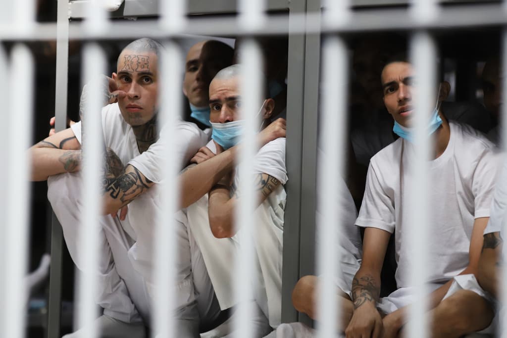 Amnistía Internacional denuncia cientos de muertes en cárceles de El Salvador