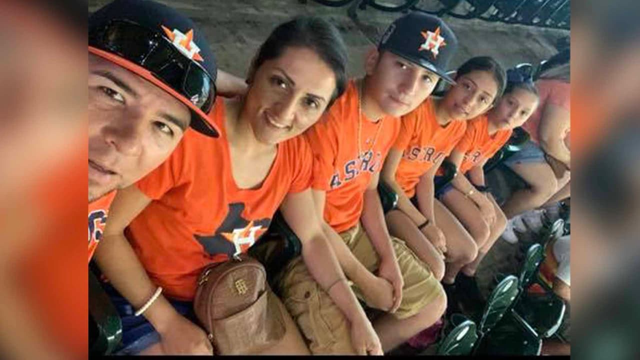 Fanáticos se visten de naranja para apoyar al equipo de Astros.