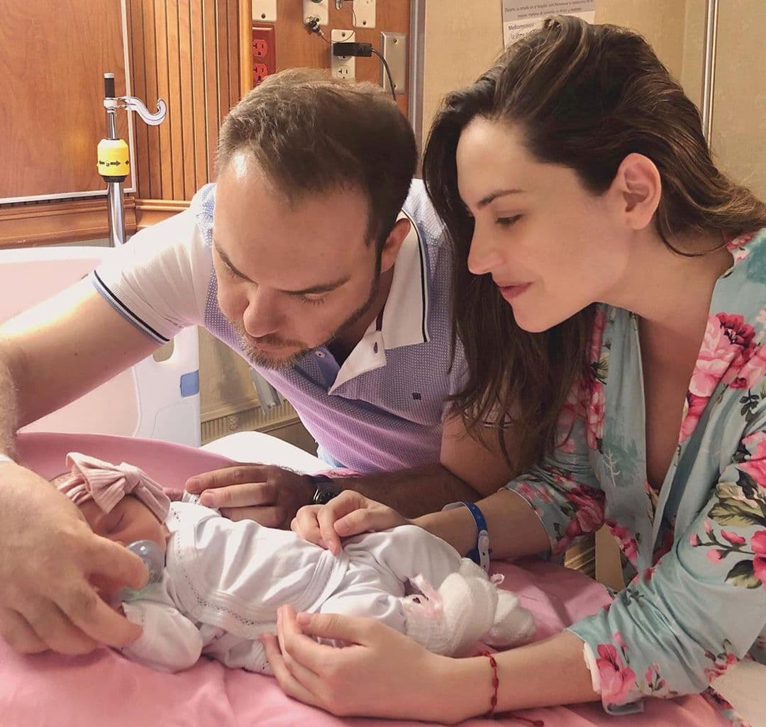 Michelle Galvan y su esposo, Fernando Guajardo, compartieron esta fotografía para presentar a Megan ante el mundo virtual. Los nuevos padres consideran que su hija es un milagro, pues habían perdido dos bebés antes.