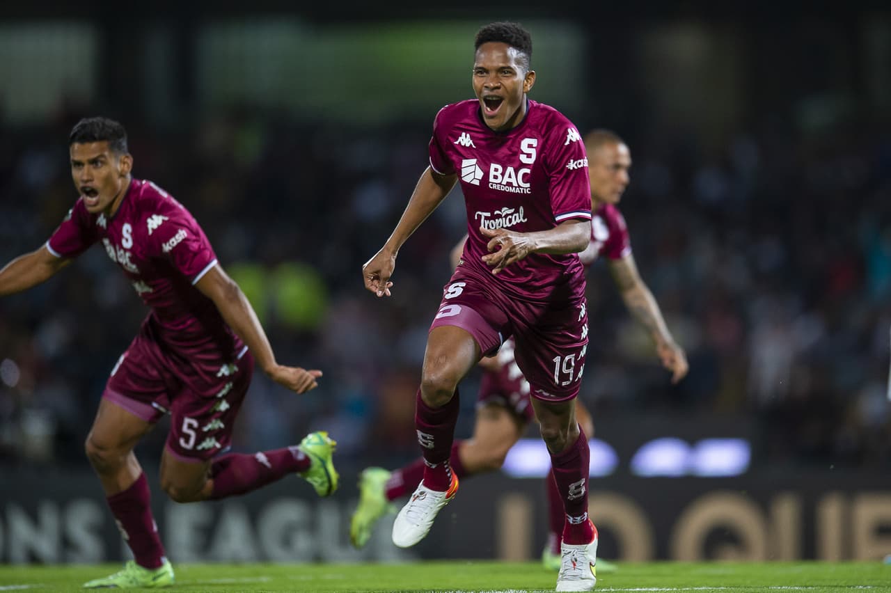 De la mano de Juan Dinenno, Pumas golea 4-1 al Saprissa, cierran la serie y aseguran su boleto a los cuartos de final de la Concacaf Liga de Campeones.