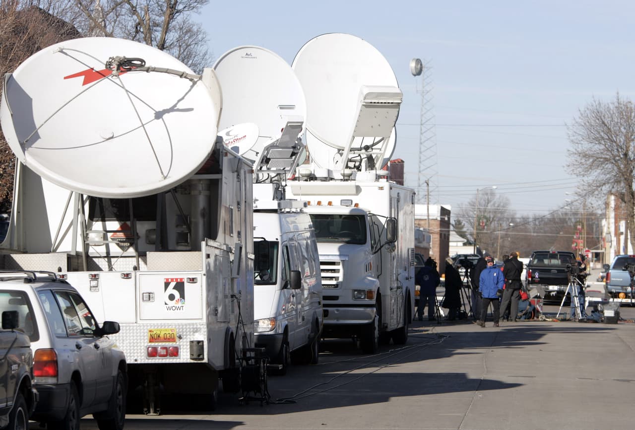 Luego de asesinar a Bobbi Jo Stinnett, Montgomery secuestró a la bebé Victoria Jo Stinnett y la transportó a su casa en Melvern, Kansas, cruzando líneas estatales. Fue arrestada al día siguiente y confesó haber cometido el terrible crimen. Sus abogados argumentaron que tenía graves problemas mentales y que sufría de una condición llamada
<b>pseudociesis, o embarazo imaginario, según el cual una mujer cree que está encinta.</b>