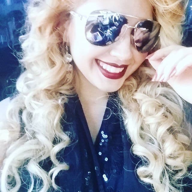 Así que entre queriendo y no, Paloma no opuso resistencia ante el beso del guapo y talentoso Jencarlos.