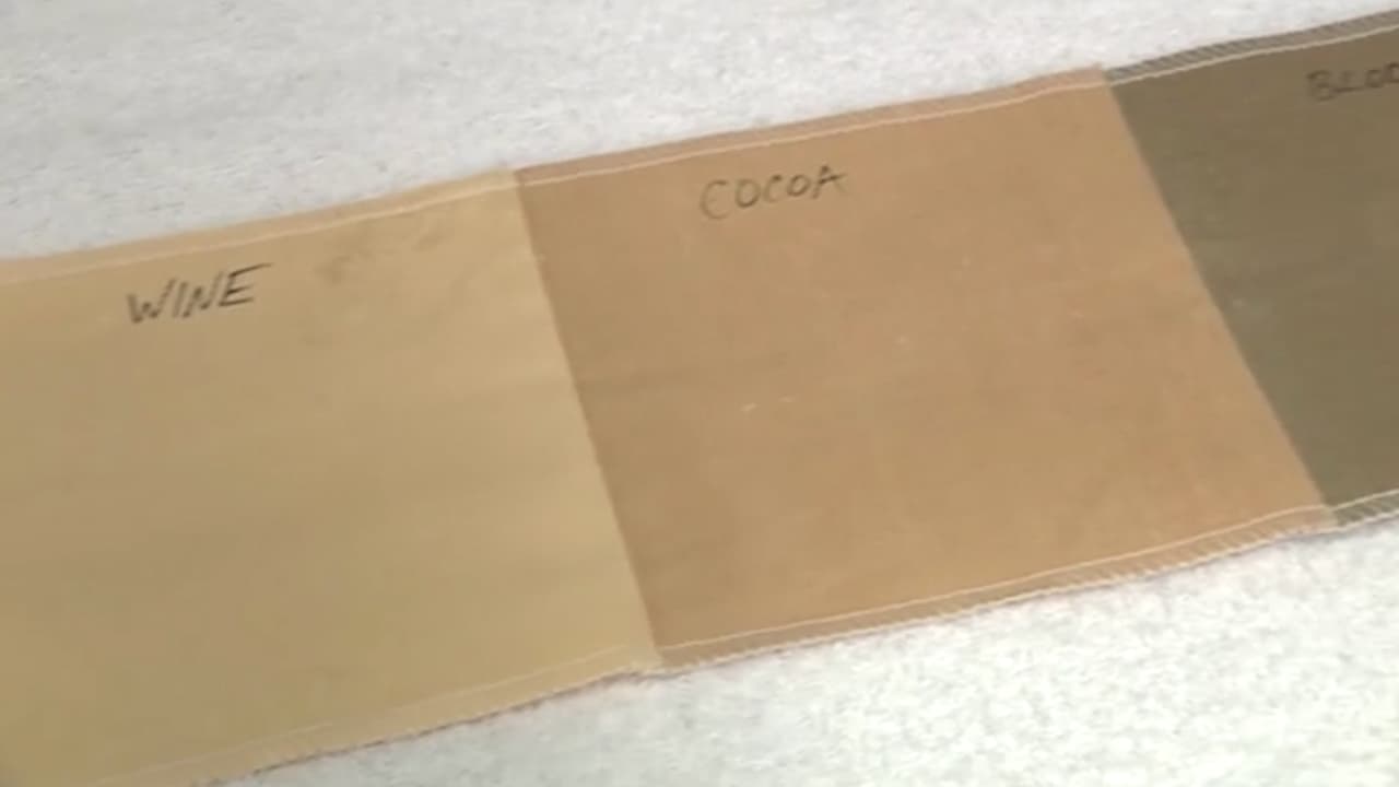 Para probarlos,
<b>se lavaron prendas manchadas con sangre, aceite, chocolate, café, suciedad, pasto y aderezo de ensalada</b>, que son usualmente manchas difíciles de quitar.