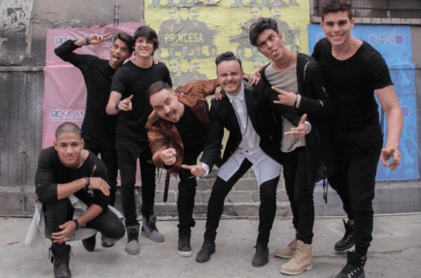 Durante su paso por México fueron invitados por Río Roma a colaborar en su tema "Princesa".