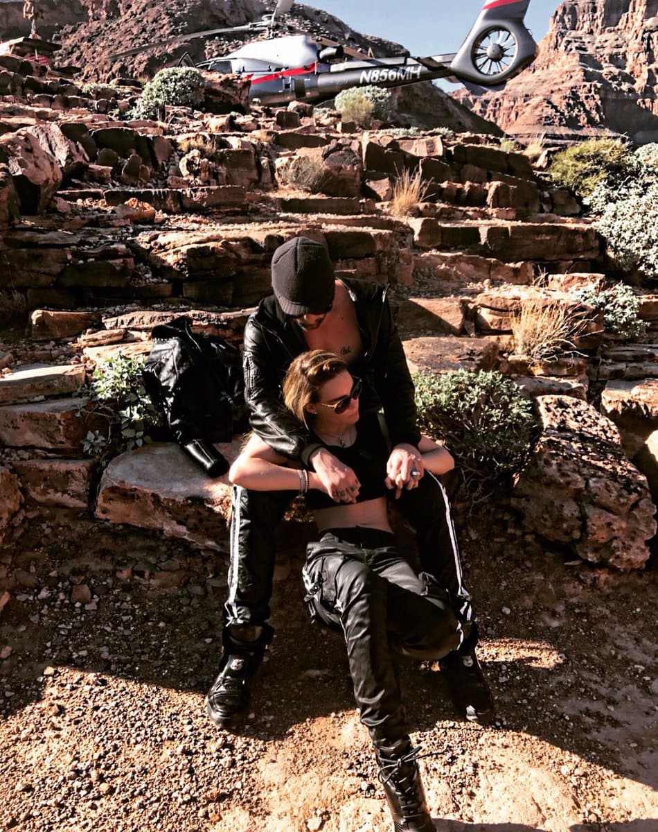 Aunque en un principio Belinda no quiso confirmar su ruptura amorosa Con Criss no tuvo más opción que confirmarlo más tarde en su Twitter. Entre los rumores que envolvieron a la pareja fue la diferencia de edades y que el mago estadunidense era adicto al sexo.