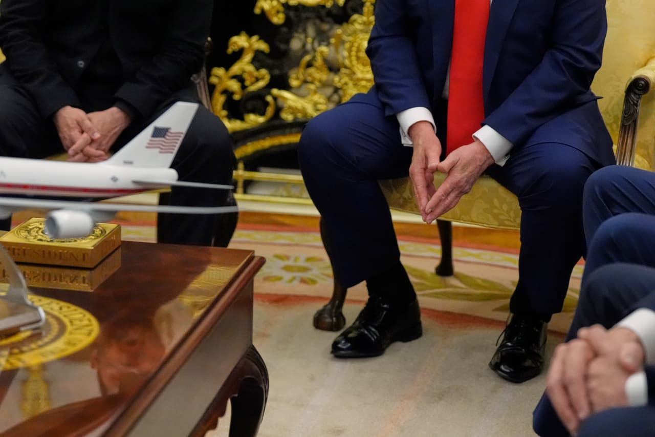 Reunión del presidente Donald Trump en el despacho oval de la Casa Blanca. (AP Photo/Julia Demaree Nikhinson)