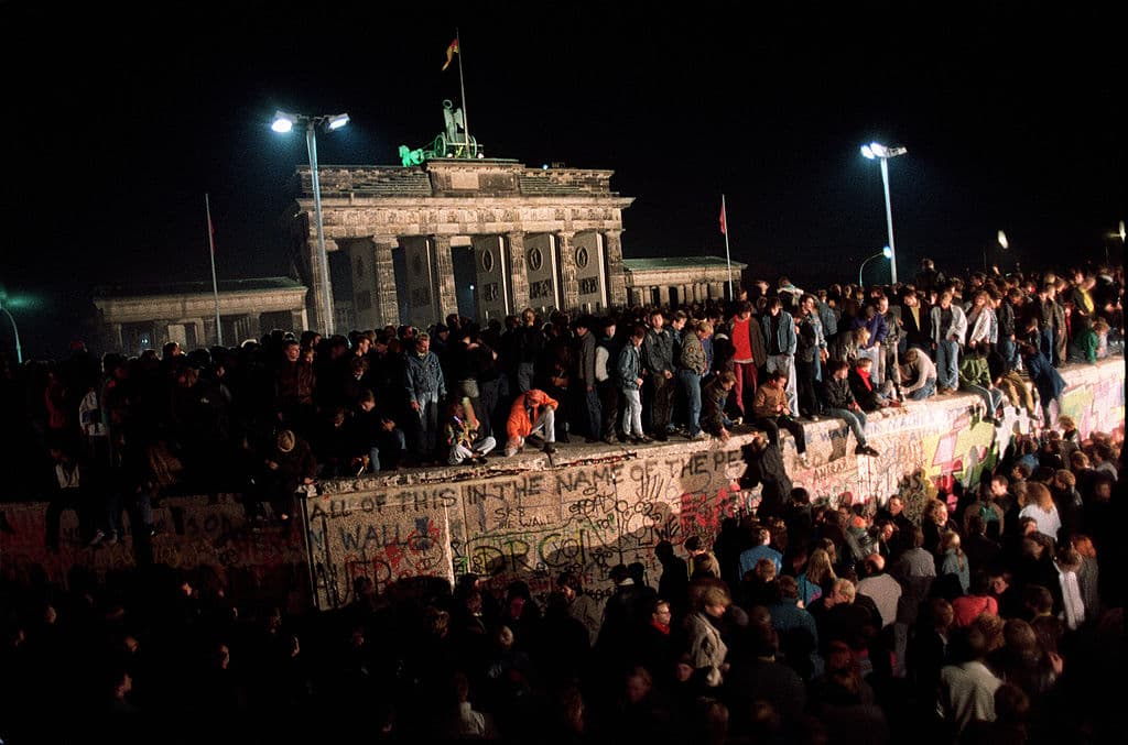1. En noviembre de 1989 cayó uno de los mayores símbolos de la Guerra Fría: el muro de Berlín.