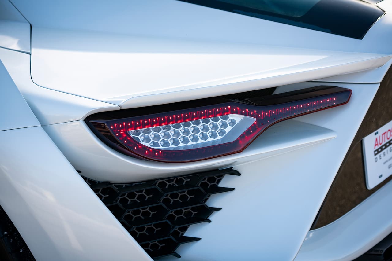 El Mantide en un inicio fue de color rojo, pero luego su dueño decidió darle un cambio a su estética y adoptó el Bianco Fuji que todavía viste.