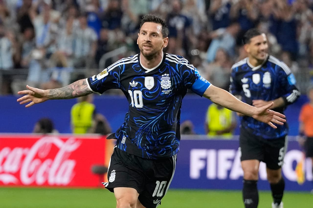 Messi festeja su anotación.