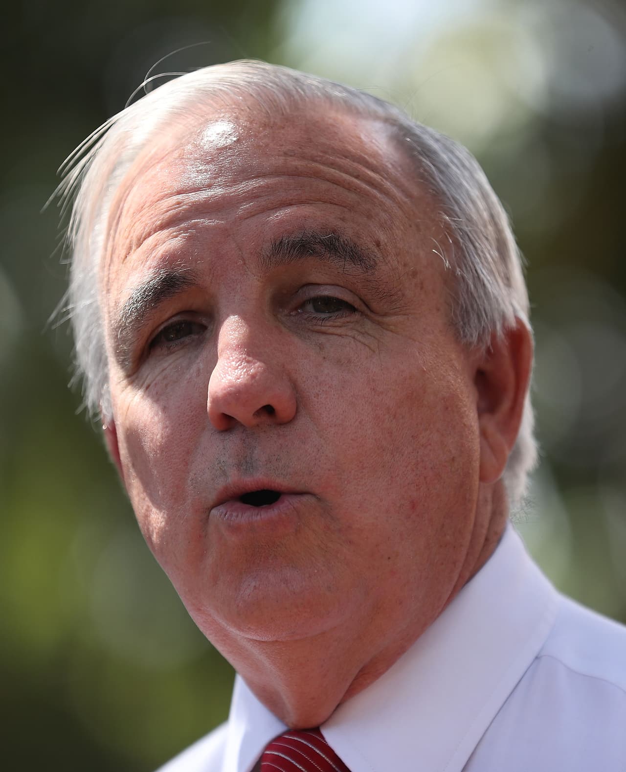 Según el alcade, fueron instaladas más de 15,000 cámaras en los 392 planteles del distrito escolar.