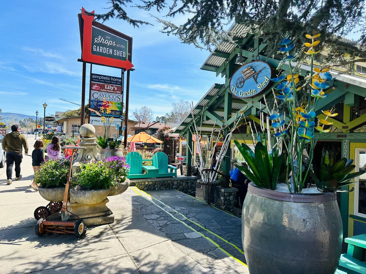 La calle principal de
<b>Cambria</b> es divertida para caminar, con muchas
<b>tiendas, restaurantes y galerías</b> únicas en su tipo. Pasear por
<b>East Village y West Village de Cambria</b> es una de las actividades favoritas para hacer en Cambria.
<br>