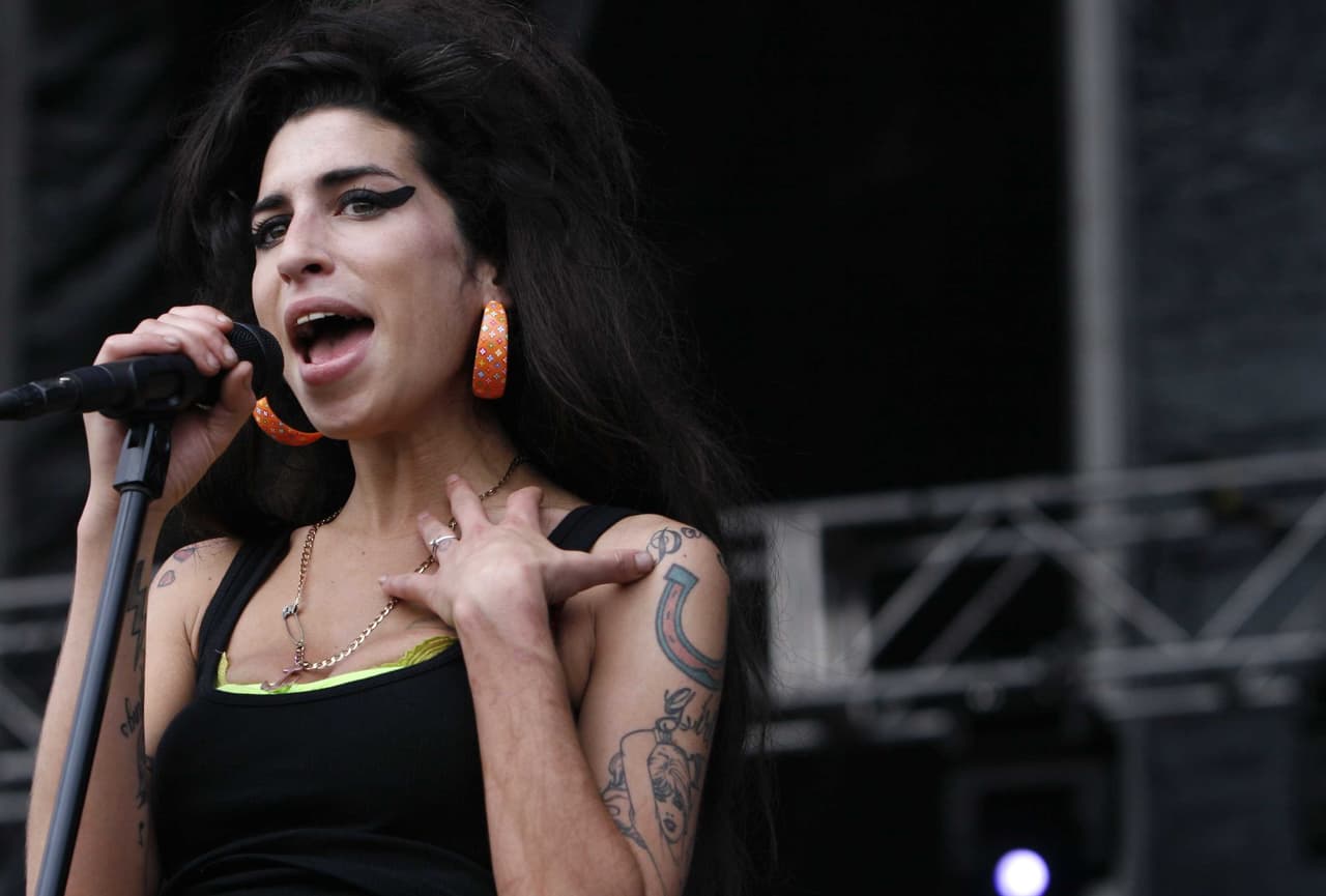 La cantante y compositora Amy Winehouse murió a causa de la intoxicación aguda por el consumo de alcohol, el 23 de julio de 2011
<b>,</b> a la edad de 27 años. Sumándose al fatídico grupo de músicos conocido como "el club de los 27".