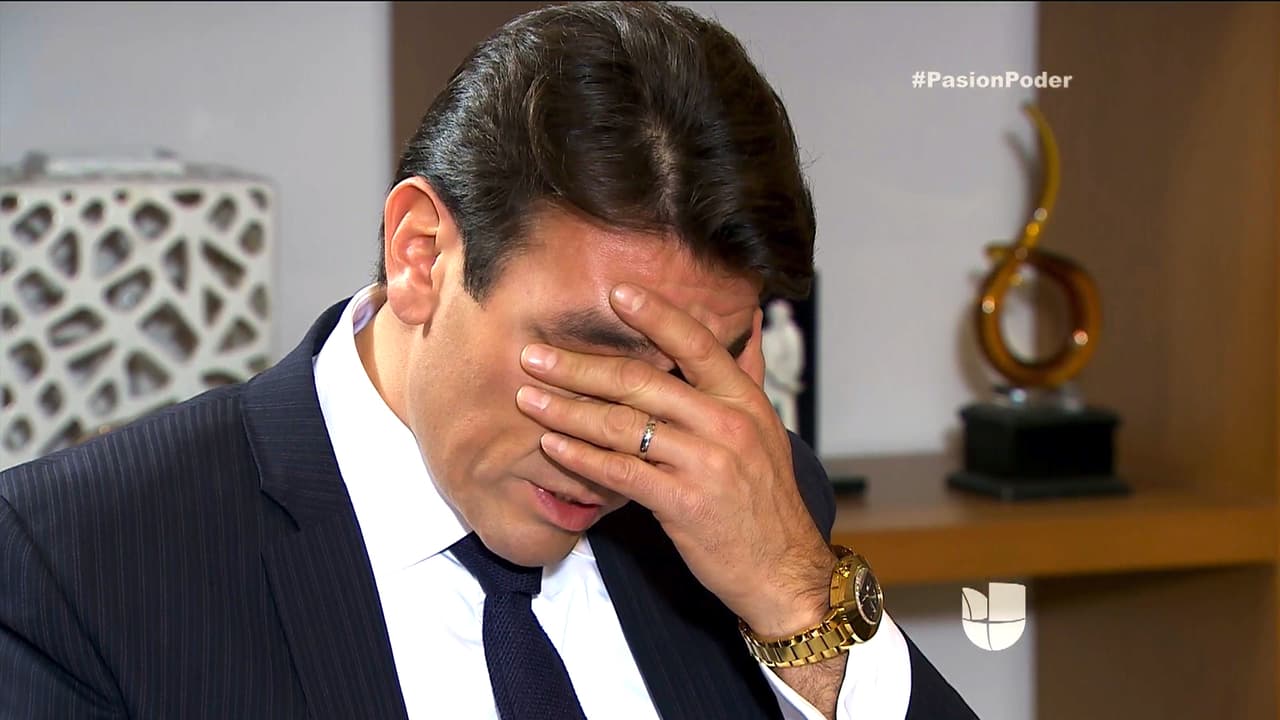 Es una gran decepción saber que su hija trabaja para su peor enemigo.