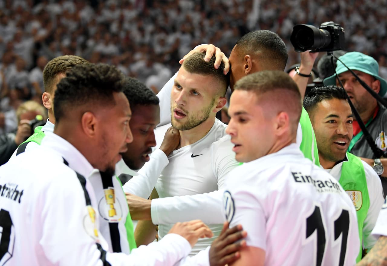 La fiesta del campeón para los mexicanos fue gigante, con uno en cancha y otro en la nómina, aunque hoy de suplente.
