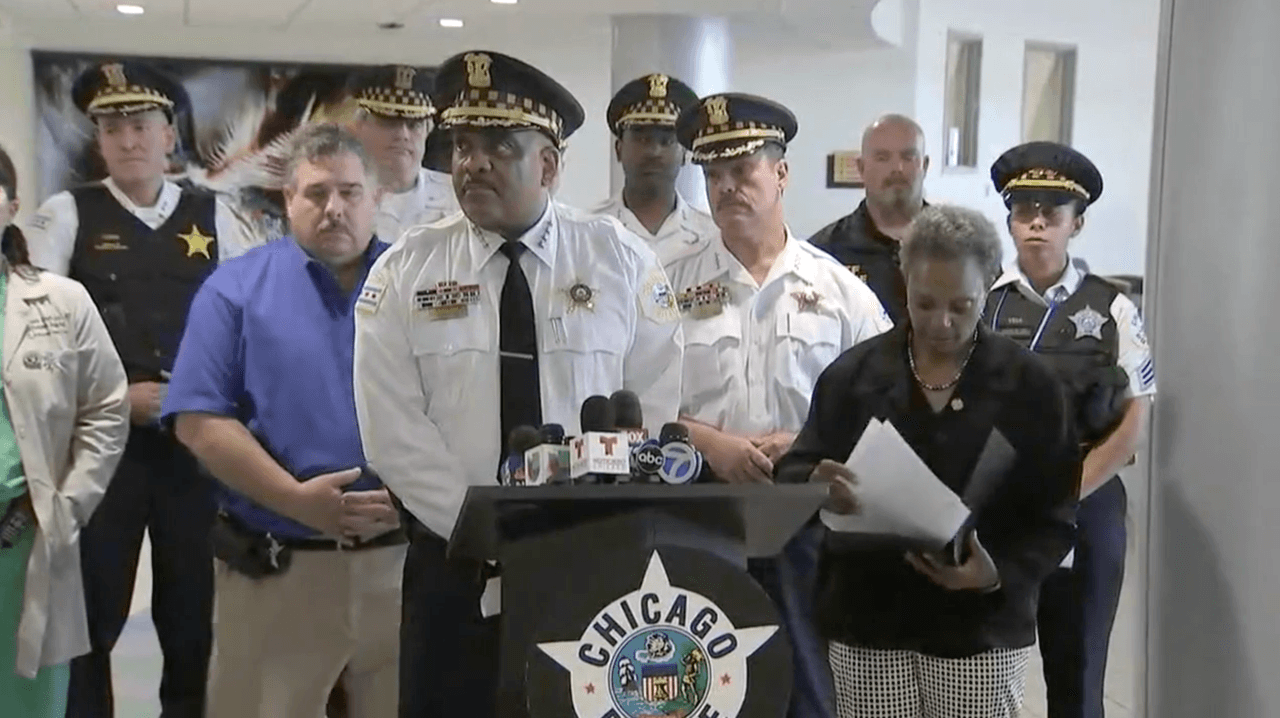 Continúa la búsqueda de un hombre que baleó a un oficial en el sur de Chicago y a una mujer en Fulton River District