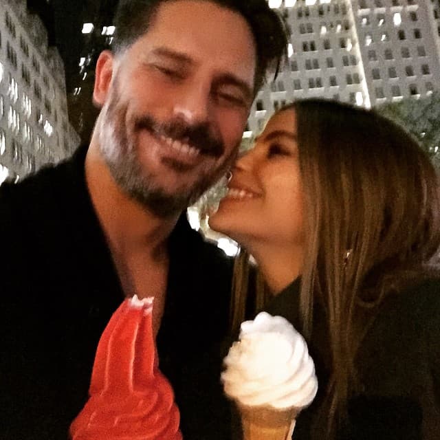 Ellos también hacen cosas locas como cualquier pareja, por ejemplo salir a comprar un helado a las cinco de la mañana.