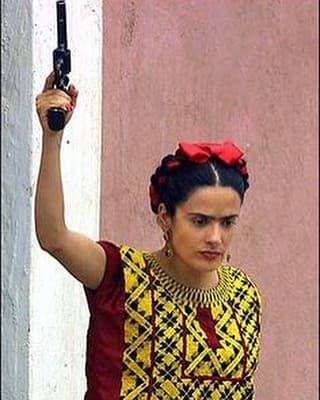 Salma, quien siempre ha sido una fan declarada de Frida, cuidó todos los detalles para este atuendo.
<br>