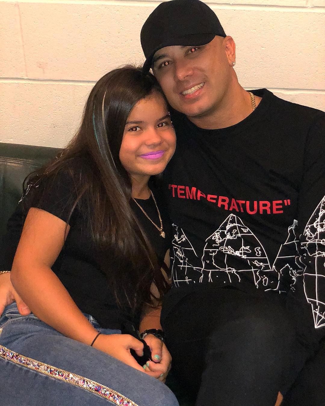 "Mi hermosa princesa esta de cumpleaños, que Dios te guíe por el camino correcto y puedas cumplir todos tus sueños. Hace 11 años que cambió drásticamente mi vida, gracias por ser tan noble y tan buena, me siento orgulloso de ti y si a veces no estoy es porque sigo trabajando duro por ti", escribió el cantautor en su cuenta de Instagram.