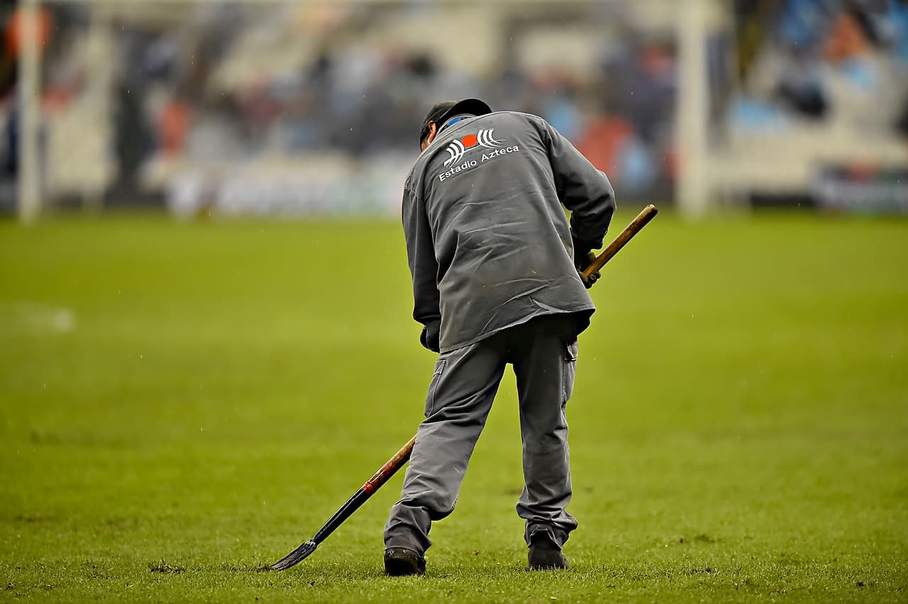 Tanto América como Cruz Azul, actuales inquilinos del Coloso de Santa Úrsula, han sufrido con el estado del campo. Las Águilas se plantean jugar en Querétaro a pesar de lo que ello implica.