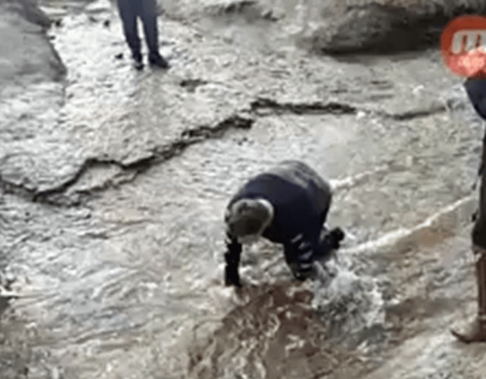 Bullying extremo: usan de 'puente humano' a un niño con parálisis cerebral