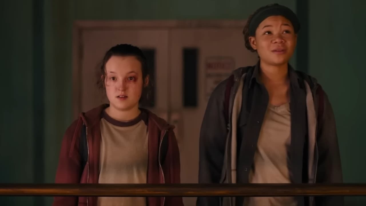 Ellie (Bella Ramsey) y Riley (Storm Reid).